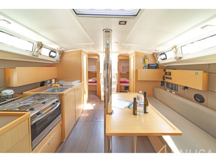 Oceanis 38.1 - Yacht Charter Sailica