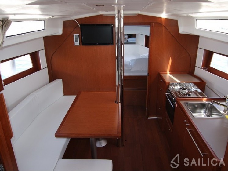 Oceanis 38.1 - Yacht Charter Sailica