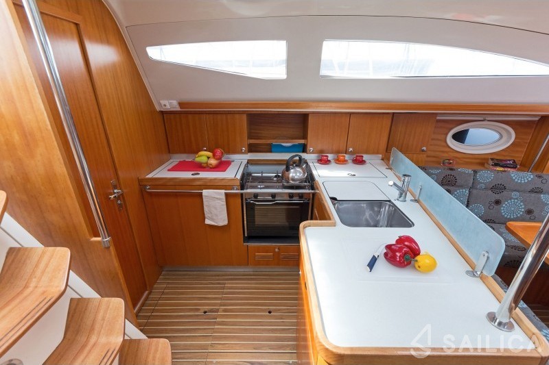 Sun Odyssey 349 - Yacht Charter Sailica