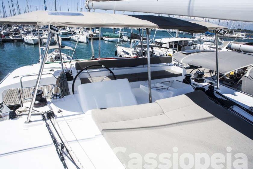 Lagoon 450  Flybridge - Yacht Charter Sailica
