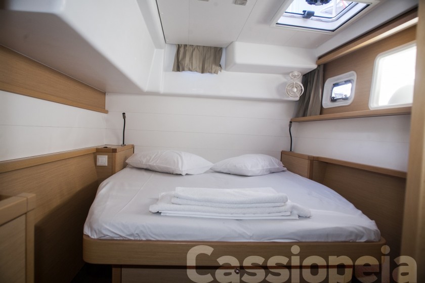 Lagoon 450  Flybridge - Yacht Charter Sailica