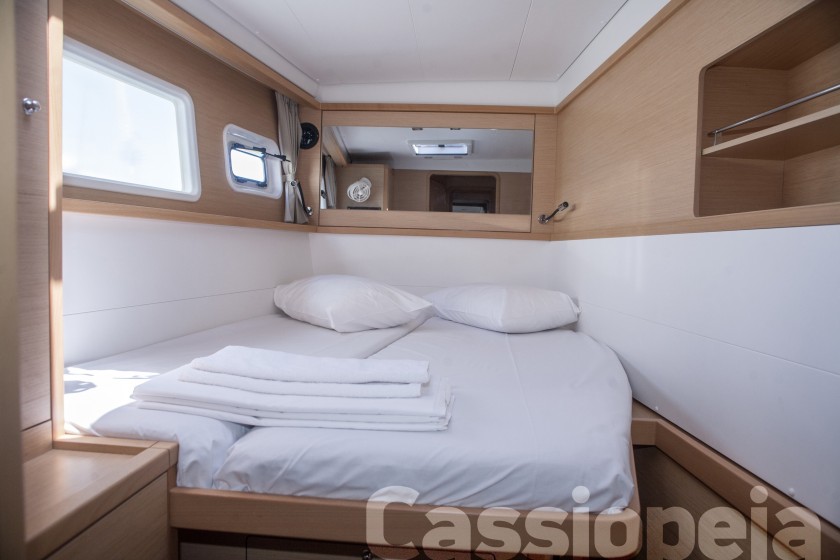 Lagoon 450  Flybridge - Yacht Charter Sailica
