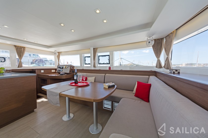 Lagoon 450  Flybridge - Yacht Charter Sailica
