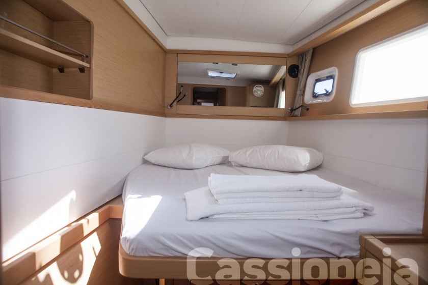 Lagoon 450  Flybridge - Yacht Charter Sailica