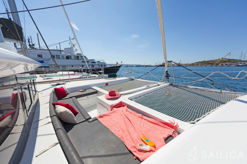 Lagoon 450  Flybridge - Yacht Charter Sailica