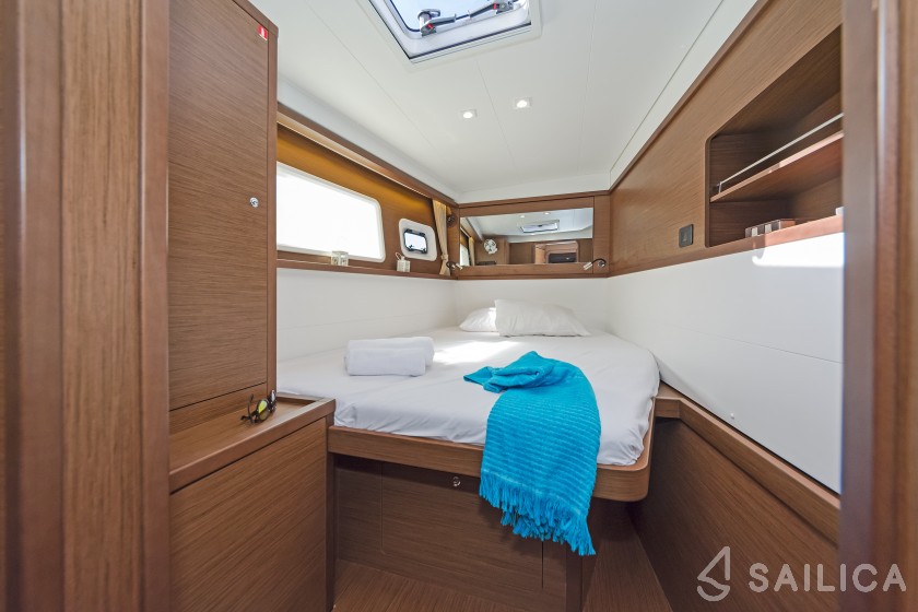Lagoon 450  Flybridge - Yacht Charter Sailica