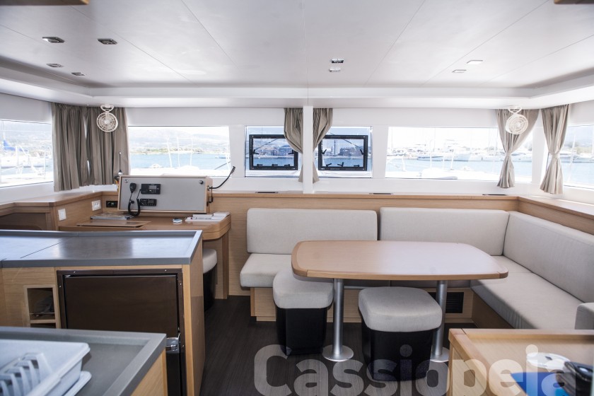 Lagoon 450  Flybridge - Yacht Charter Sailica