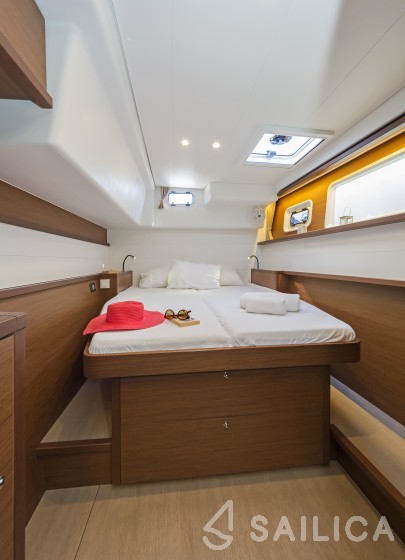 Lagoon 450  Flybridge - Yacht Charter Sailica