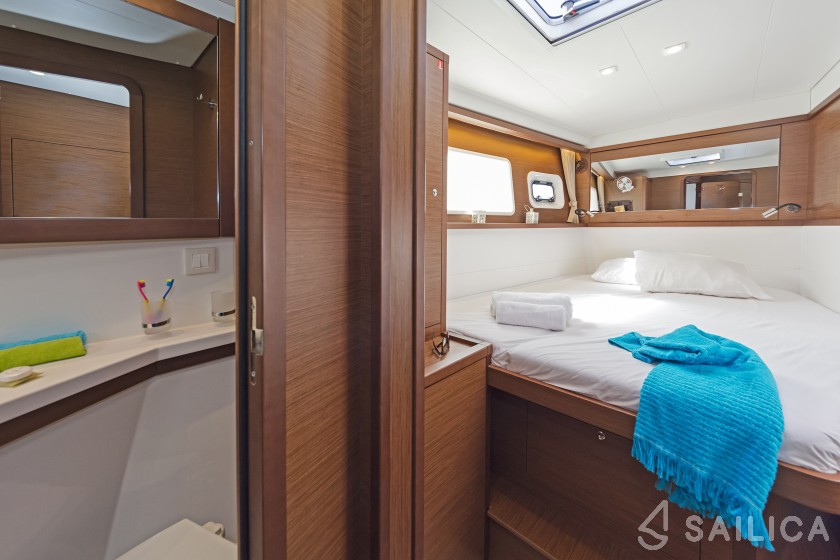 Lagoon 450  Flybridge - Yacht Charter Sailica