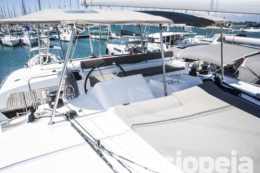 Lagoon 450  Flybridge - Yacht Charter Sailica