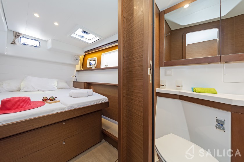 Lagoon 450  Flybridge - Yacht Charter Sailica