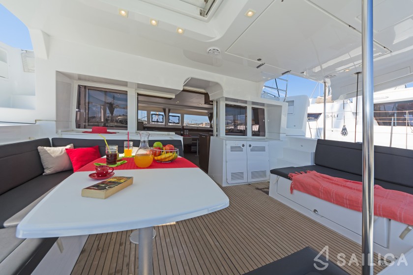 Lagoon 450  Flybridge - Yacht Charter Sailica