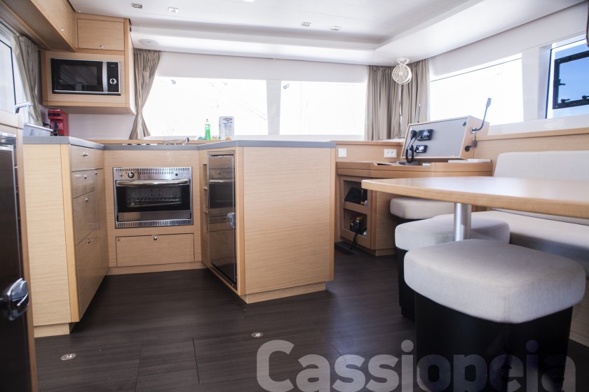 Lagoon 450  Flybridge - Yacht Charter Sailica
