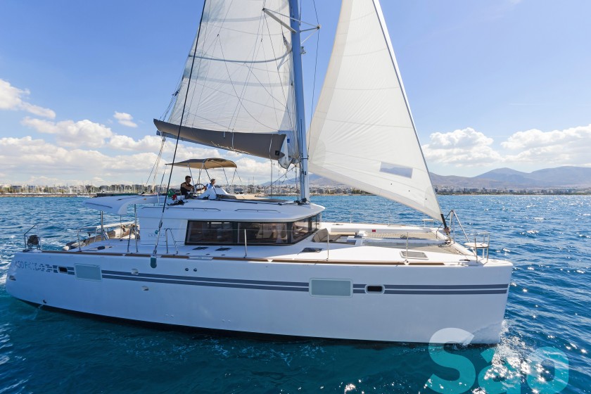 Lagoon 450  Flybridge - Yacht Charter Sailica