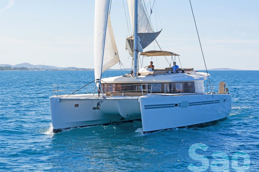 Lagoon 450  Flybridge - Yacht Charter Sailica