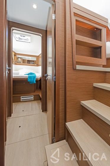 Lagoon 450  Flybridge - Yacht Charter Sailica