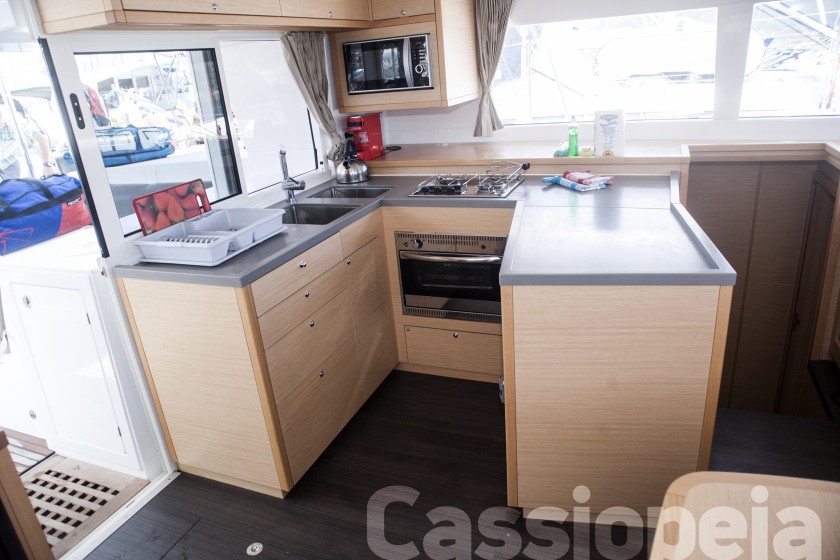 Lagoon 450  Flybridge - Yacht Charter Sailica