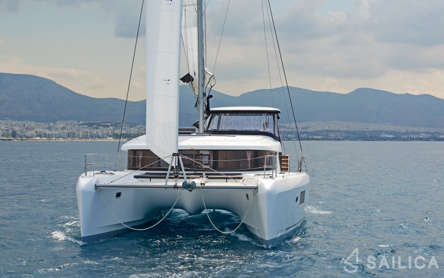 Lagoon 42 - Yacht Charter Sailica