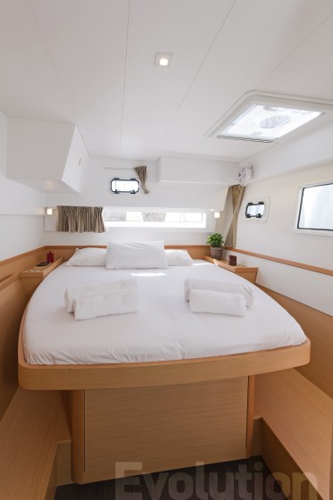 Lagoon 42 - Yacht Charter Sailica
