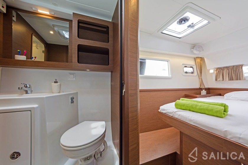 Lagoon 42 - Yacht Charter Sailica