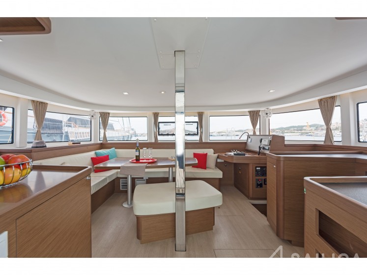 Lagoon 42 - Yacht Charter Sailica