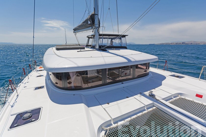Lagoon 42 - Yacht Charter Sailica