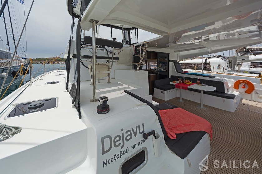 Lagoon 42 - Yacht Charter Sailica