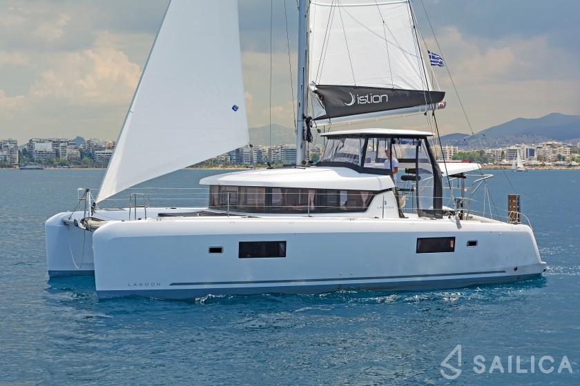Lagoon 42 - Yacht Charter Sailica