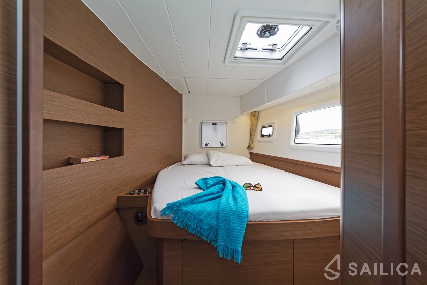 Lagoon 42 - Yacht Charter Sailica