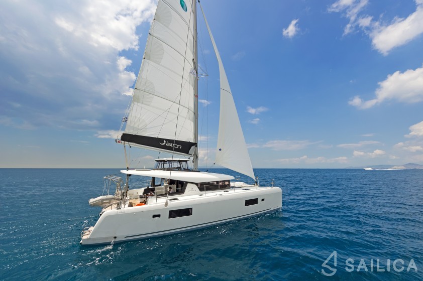 Lagoon 42 - Yacht Charter Sailica