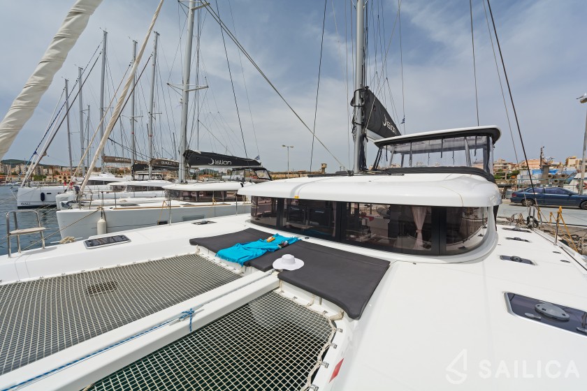 Lagoon 42 - Yacht Charter Sailica