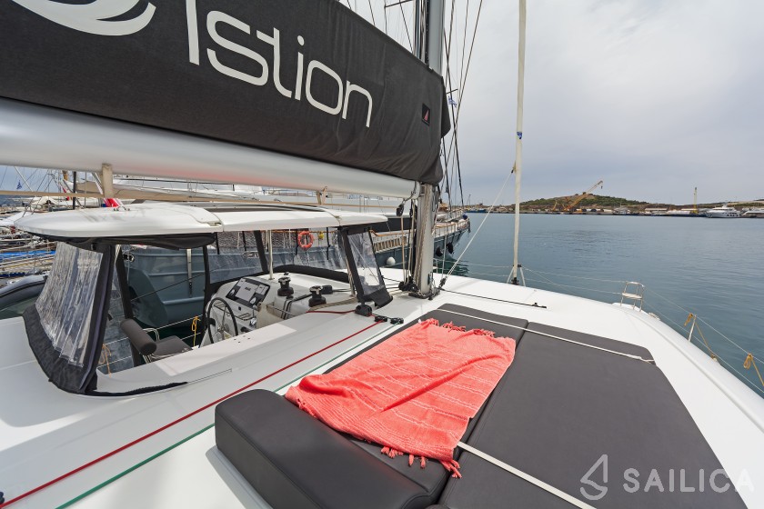 Lagoon 42 - Yacht Charter Sailica