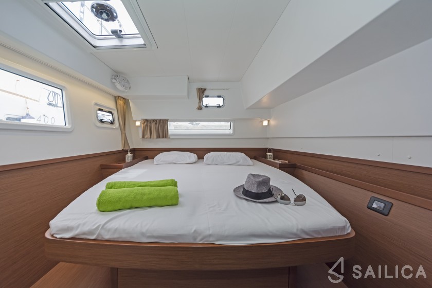 Lagoon 42 - Yacht Charter Sailica