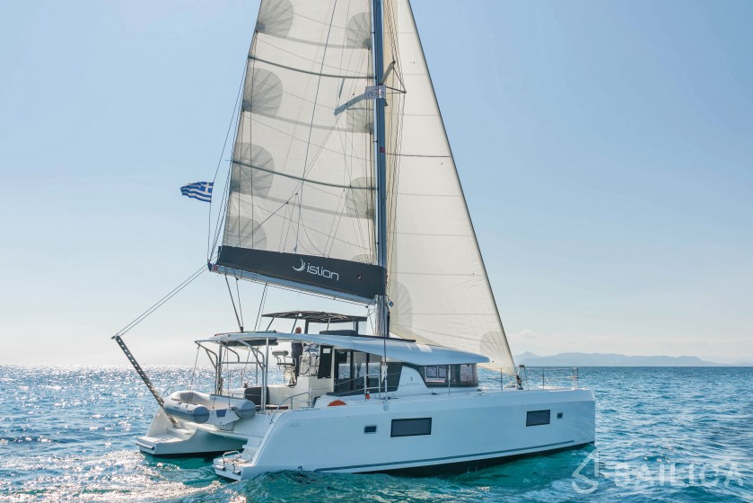 Lagoon 42 - Yacht Charter Sailica