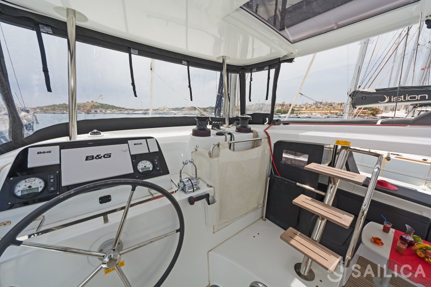 Lagoon 42 - Yacht Charter Sailica