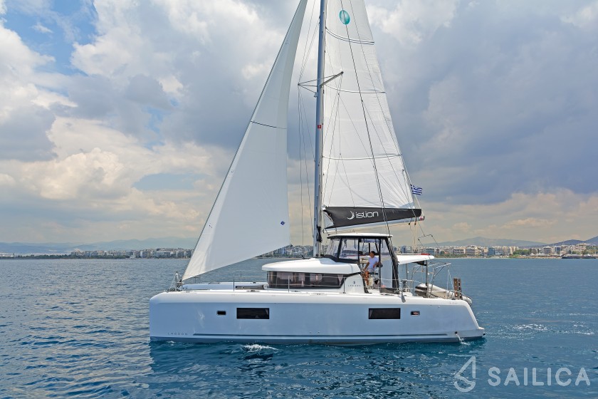Lagoon 42 - Yacht Charter Sailica