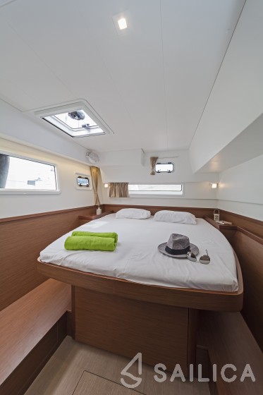 Lagoon 42 - Yacht Charter Sailica