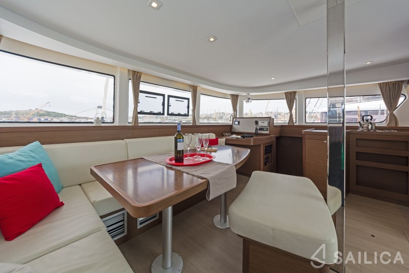 Lagoon 42 - Yacht Charter Sailica