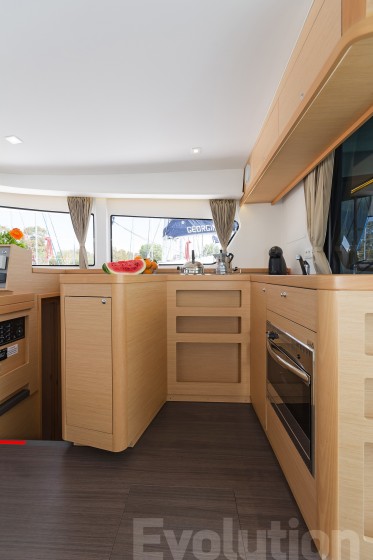 Lagoon 42 - Yacht Charter Sailica