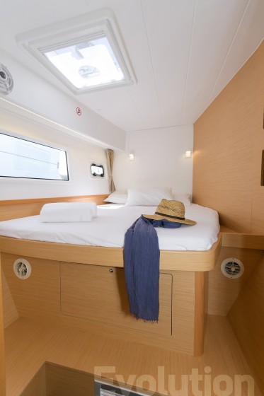 Lagoon 42 - Yacht Charter Sailica