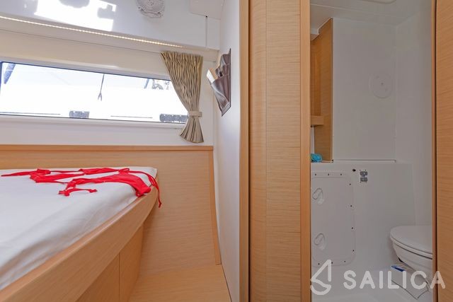 Lagoon 42 - Yacht Charter Sailica