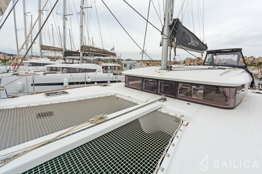 Lagoon 400 S2 - Yacht Charter Sailica