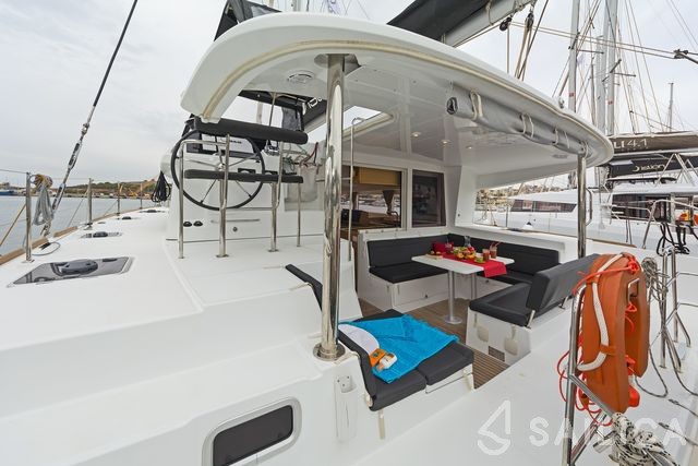 Lagoon 400 S2 - Yacht Charter Sailica