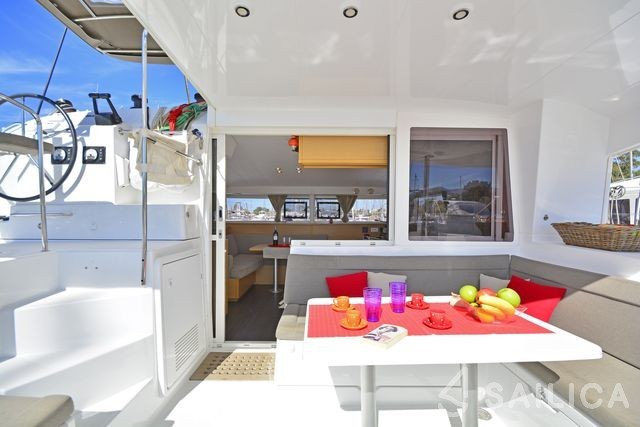 Lagoon 400 S2 - Yacht Charter Sailica