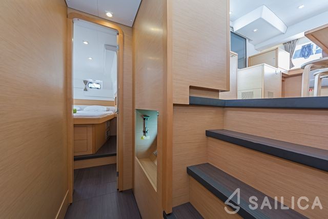 Lagoon 400 S2 - Yacht Charter Sailica