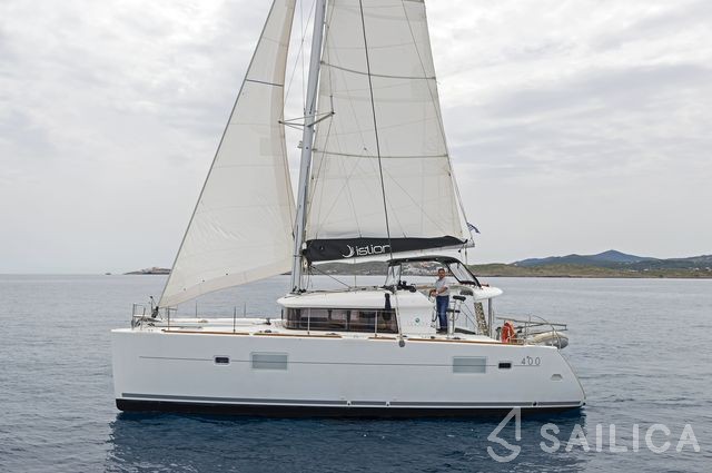 Lagoon 400 S2 - Yacht Charter Sailica