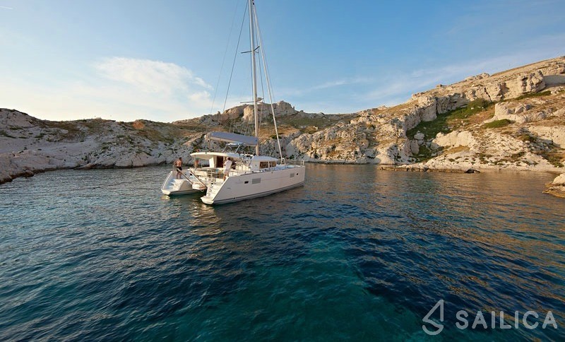 Lagoon 400 S2 - Yacht Charter Sailica