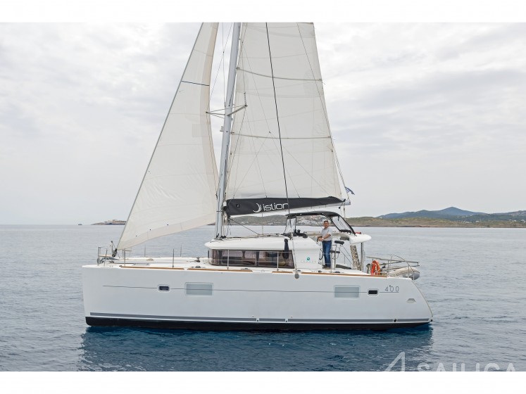 Lagoon 400 S2 - Yacht Charter Sailica