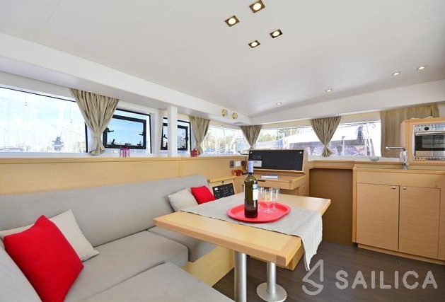 Lagoon 400 S2 - Yacht Charter Sailica