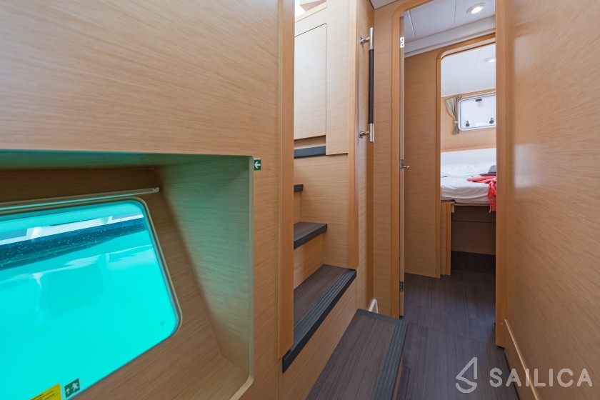 Lagoon 400 S2 - Yacht Charter Sailica